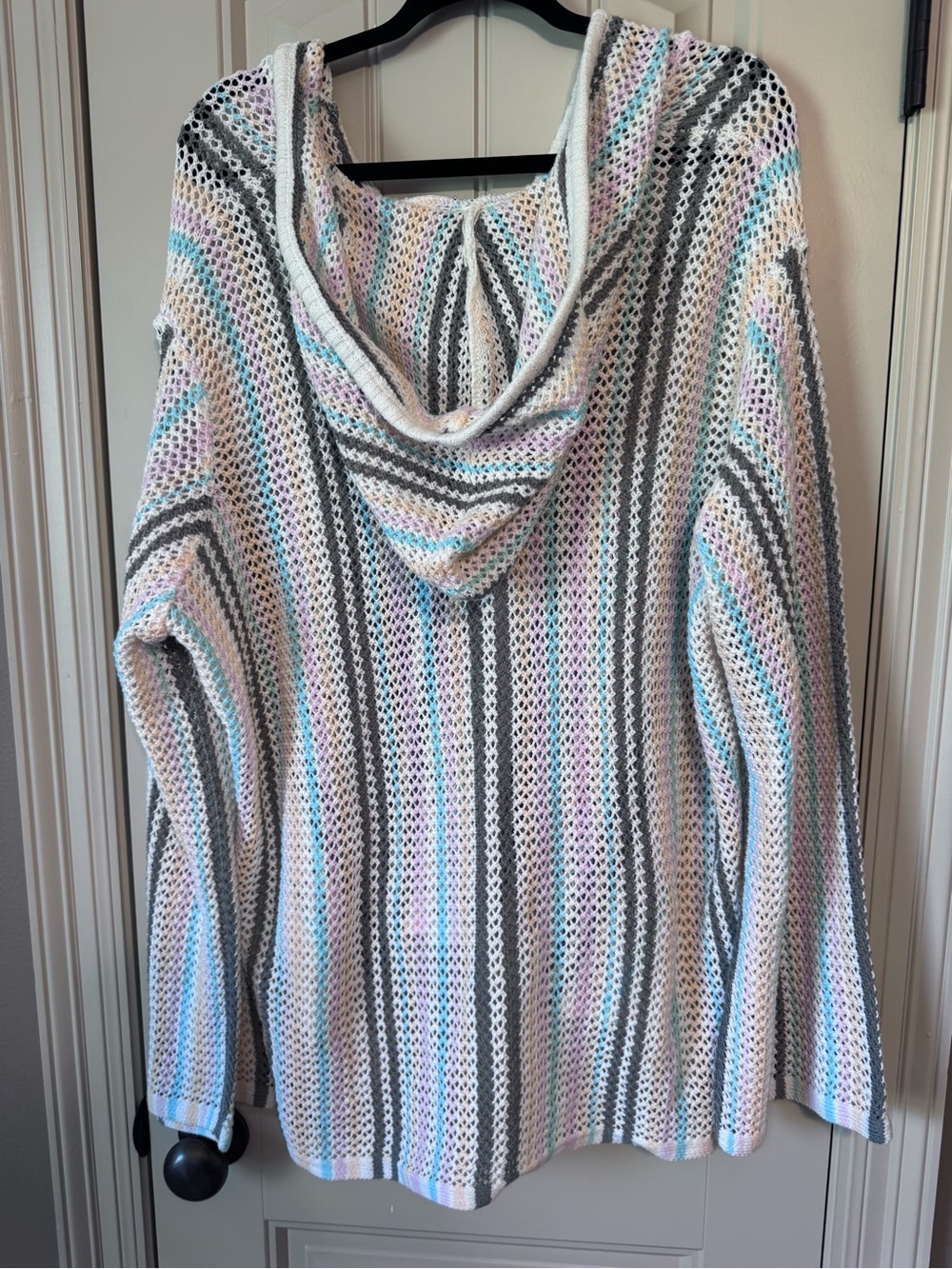 Buc-ee’s Hooded Crochet Poncho - 2XL - Picture 4 of 5